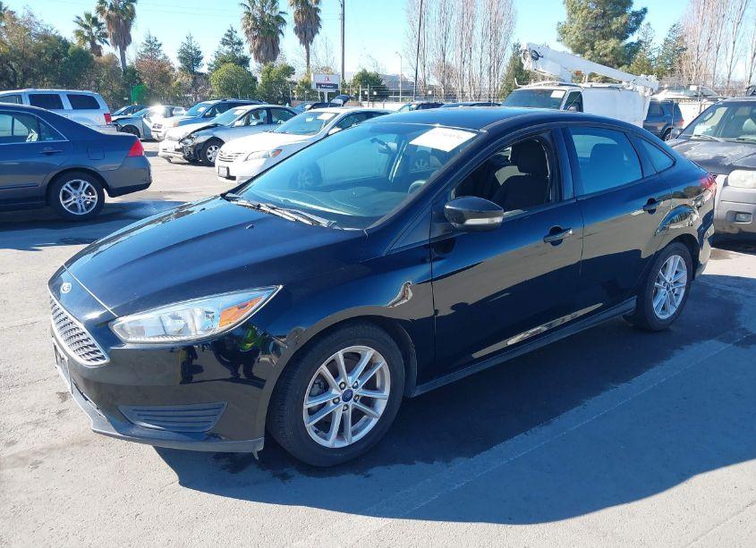 Photo 2 of 2017 Ford Focus SE (VIN 1FADP3F26HL308653)