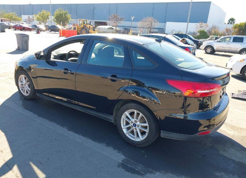 Photo 3 of 2017 Ford Focus SE (VIN 1FADP3F26HL308653)