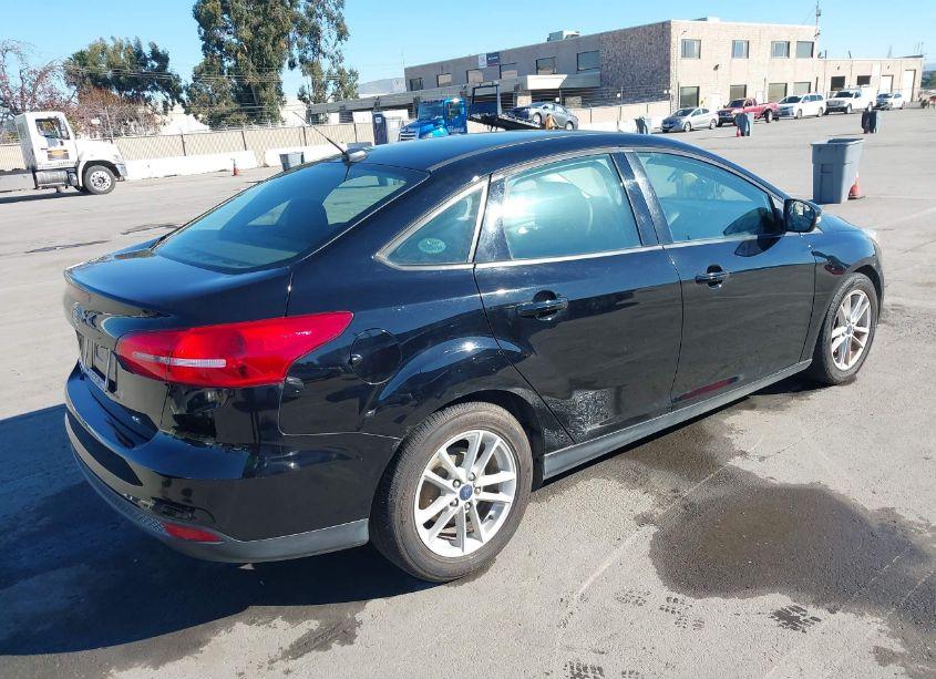 Photo 4 of 2017 Ford Focus SE (VIN 1FADP3F26HL308653)