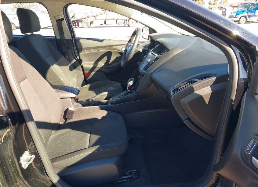 Photo 5 of 2017 Ford Focus SE (VIN 1FADP3F26HL308653)