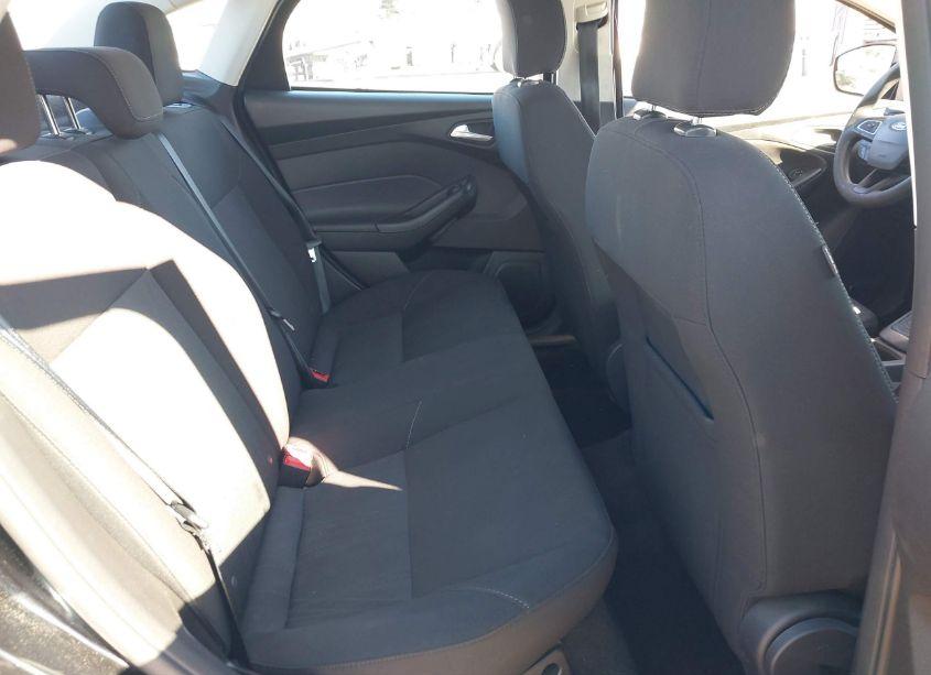 Photo 8 of 2017 Ford Focus SE (VIN 1FADP3F26HL308653)