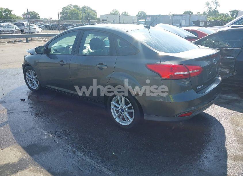 Photo 3 of 2017 Ford Focus SE (VIN 1FADP3F26HL317546)