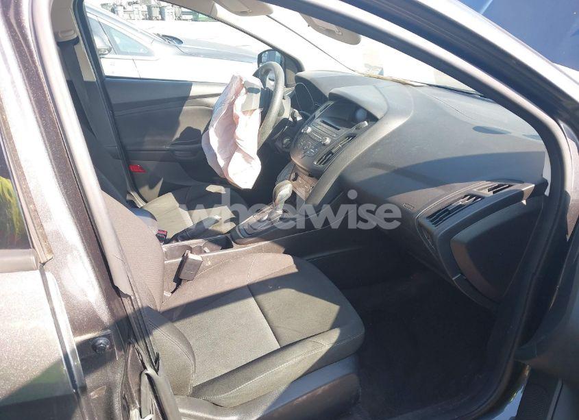 Photo 5 of 2017 Ford Focus SE (VIN 1FADP3F26HL317546)