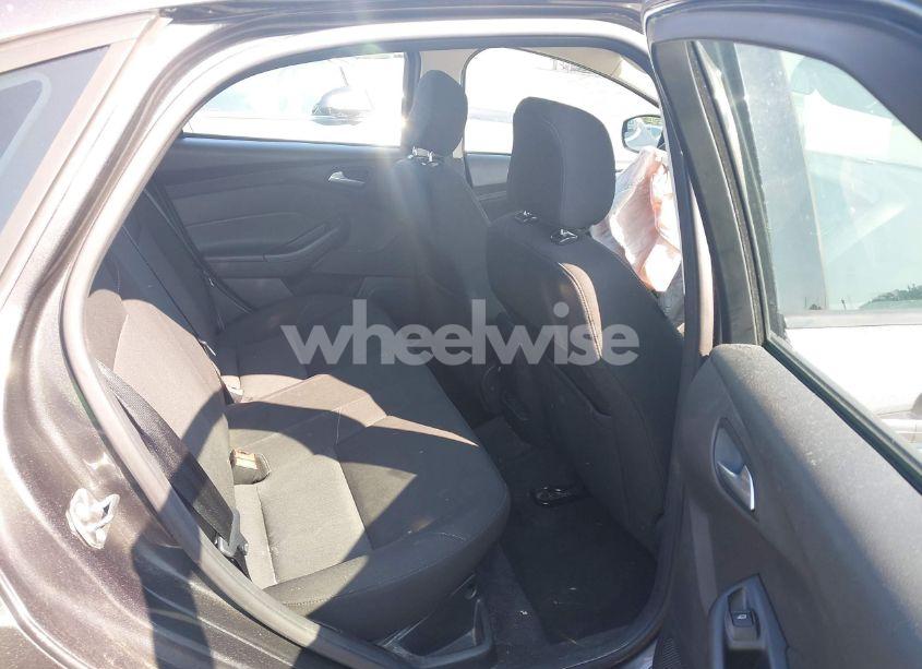 Photo 8 of 2017 Ford Focus SE (VIN 1FADP3F26HL317546)