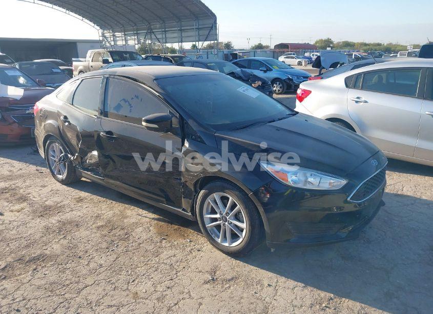 2017 Ford Focus SE (VIN 1FADP3F26HL342298) main photo