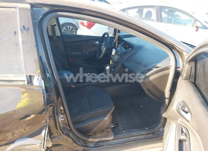 Photo 5 of 2017 Ford Focus SE (VIN 1FADP3F26HL342298)