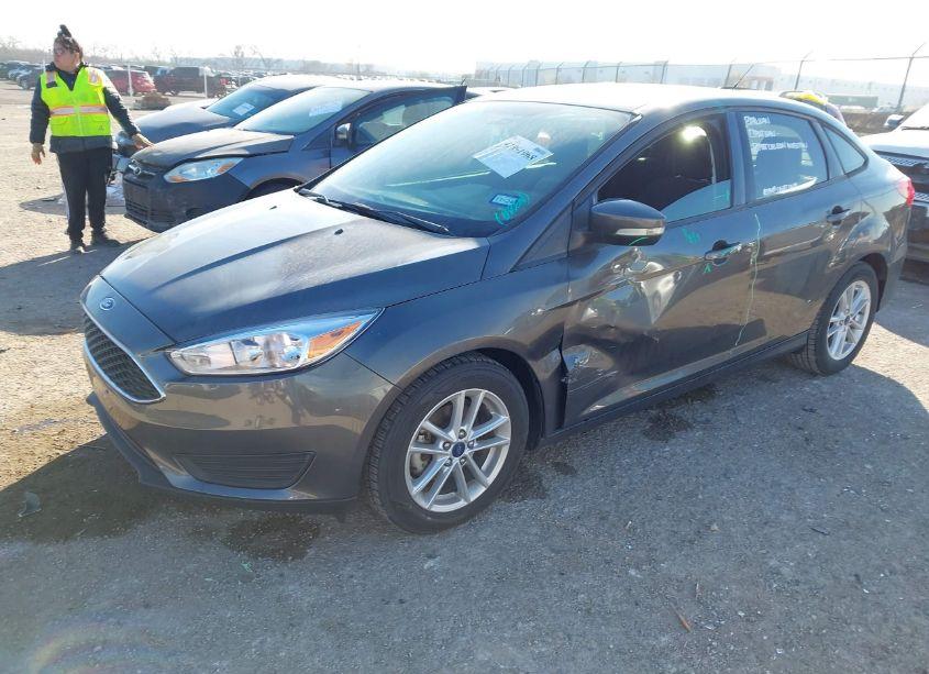Photo 2 of 2017 Ford Focus SE (VIN 1FADP3F26HL347629)