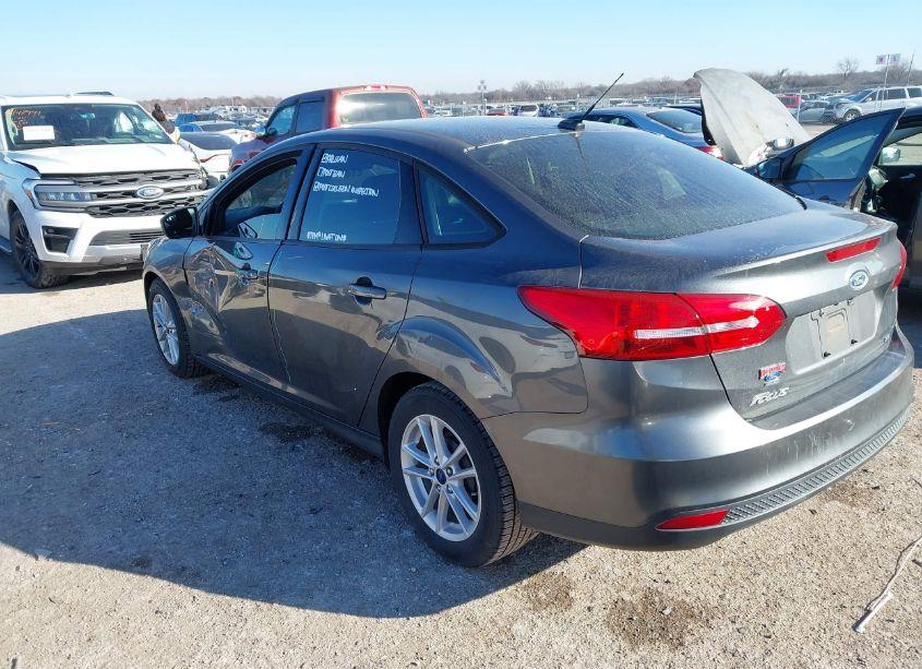 Photo 3 of 2017 Ford Focus SE (VIN 1FADP3F26HL347629)