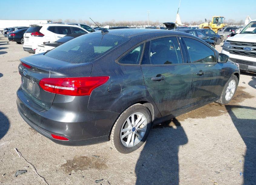 Photo 4 of 2017 Ford Focus SE (VIN 1FADP3F26HL347629)