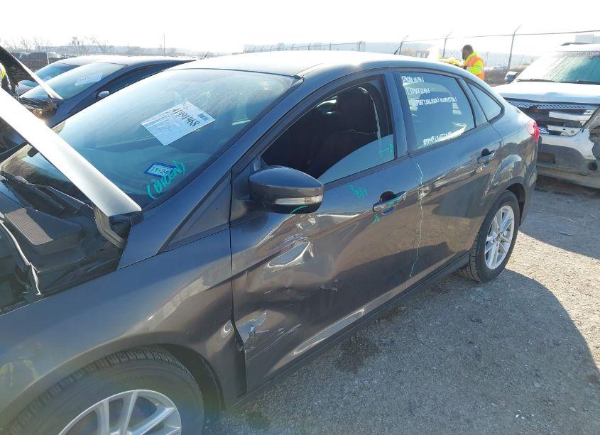 Photo 6 of 2017 Ford Focus SE (VIN 1FADP3F26HL347629)