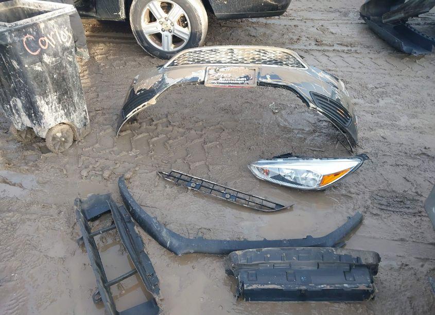 Photo 12 of 2018 Ford Focus SE (VIN 1FADP3F26JL210213)