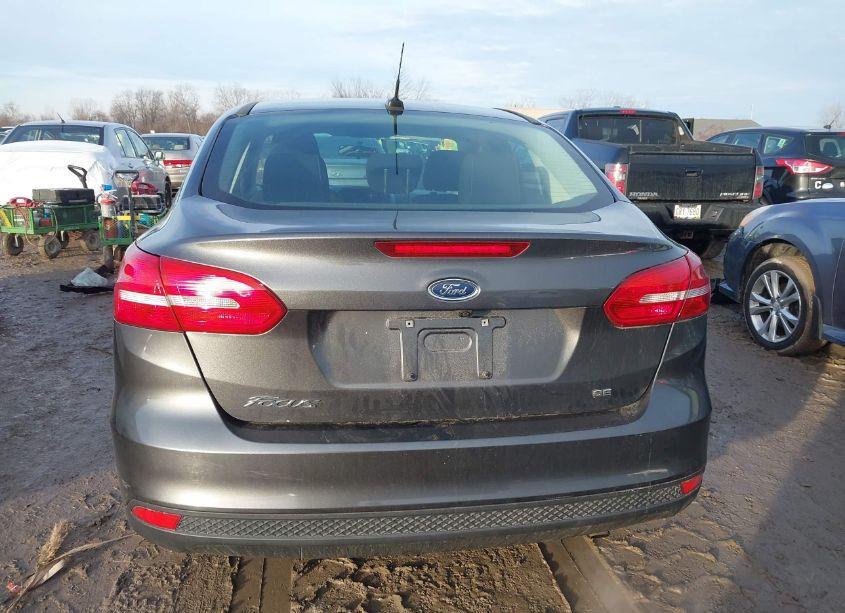 Photo 17 of 2018 Ford Focus SE (VIN 1FADP3F26JL210213)