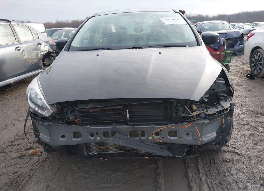 Photo 6 of 2018 Ford Focus SE (VIN 1FADP3F26JL210213)