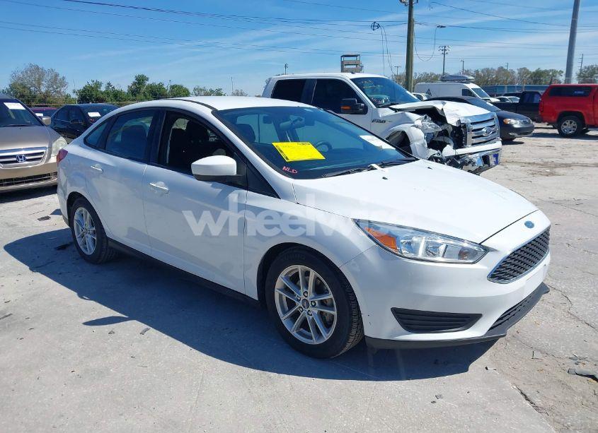 2018 Ford Focus SE (VIN 1FADP3F26JL212351) main photo