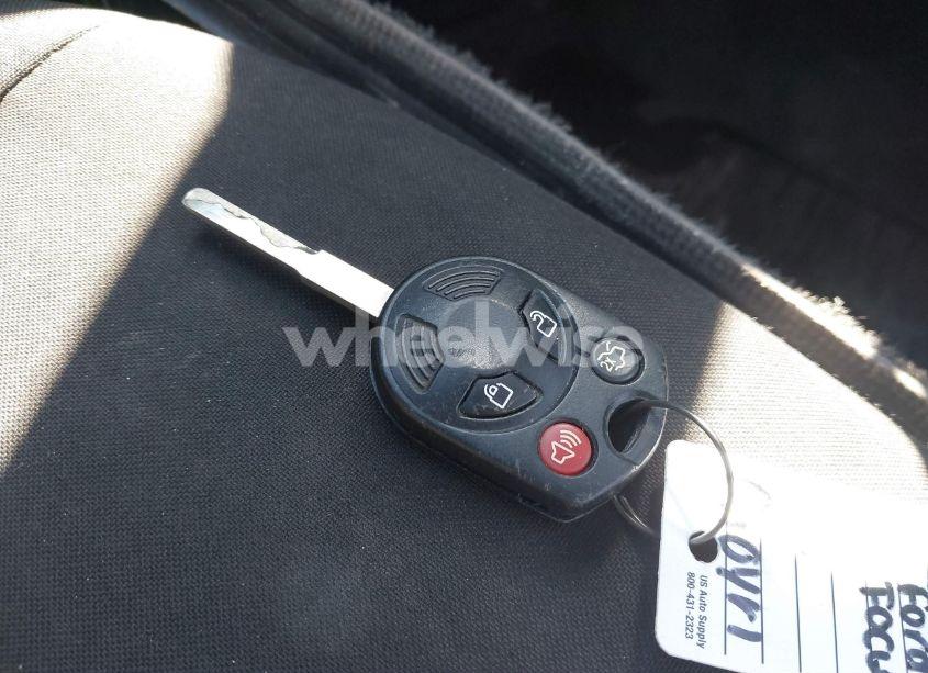 Photo 11 of 2018 Ford Focus SE (VIN 1FADP3F26JL212351)