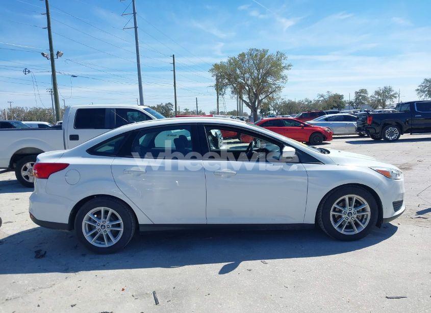Photo 13 of 2018 Ford Focus SE (VIN 1FADP3F26JL212351)