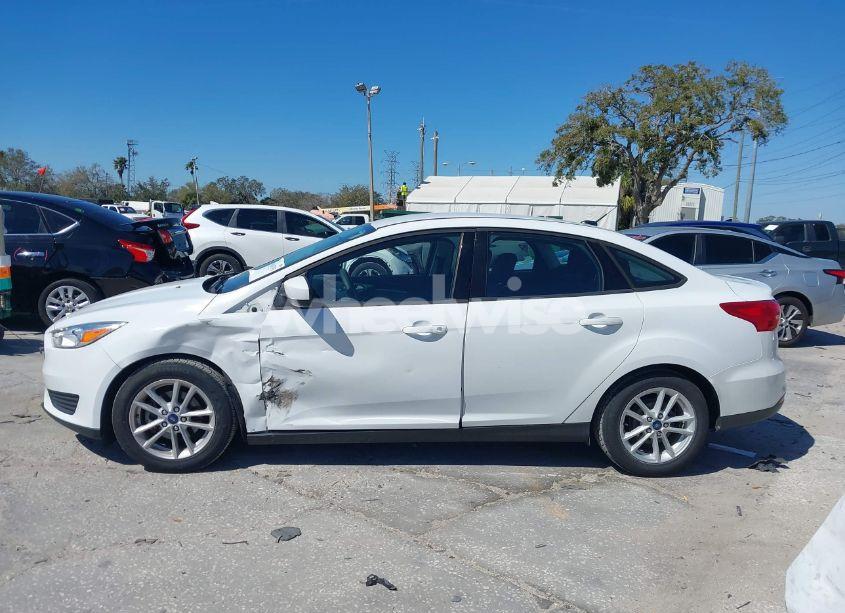 Photo 14 of 2018 Ford Focus SE (VIN 1FADP3F26JL212351)