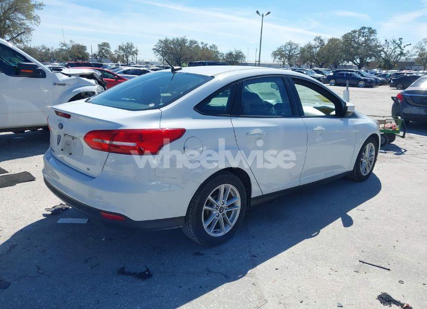 Photo 4 of 2018 Ford Focus SE (VIN 1FADP3F26JL212351)