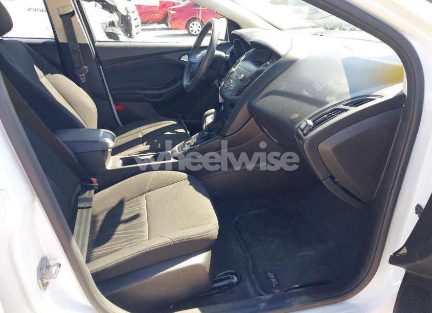 Photo 5 of 2018 Ford Focus SE (VIN 1FADP3F26JL212351)