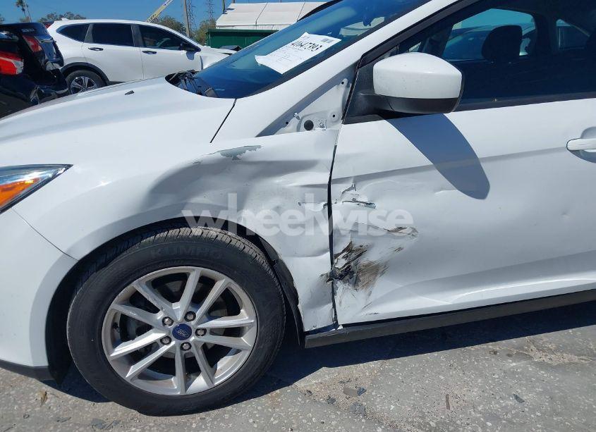 Photo 6 of 2018 Ford Focus SE (VIN 1FADP3F26JL212351)