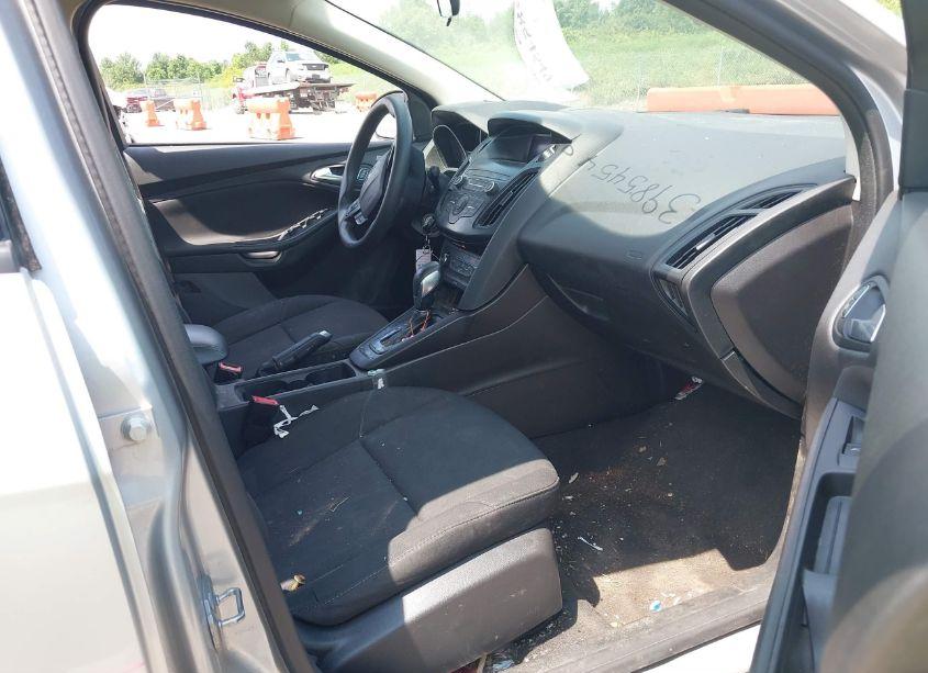 Photo 5 of 2018 Ford Focus SE (VIN 1FADP3F26JL212608)