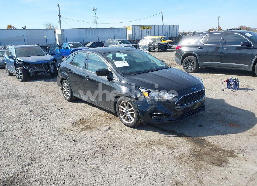 2018 Ford Focus SE (VIN 1FADP3F26JL214102) main photo