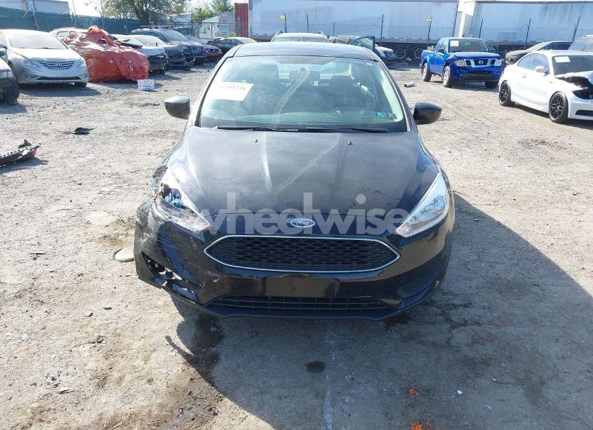 Photo 13 of 2018 Ford Focus SE (VIN 1FADP3F26JL214102)
