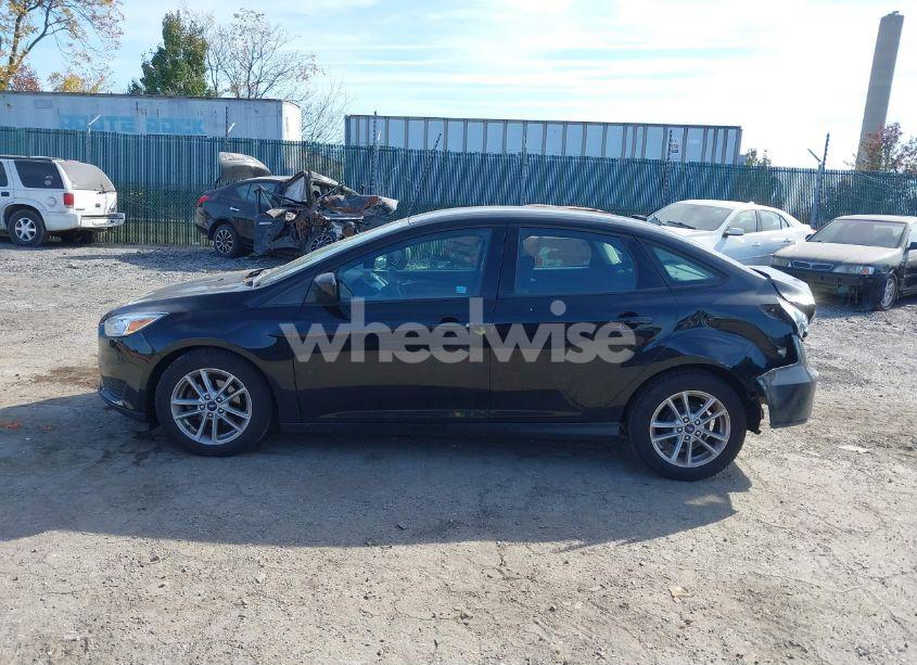 Photo 15 of 2018 Ford Focus SE (VIN 1FADP3F26JL214102)