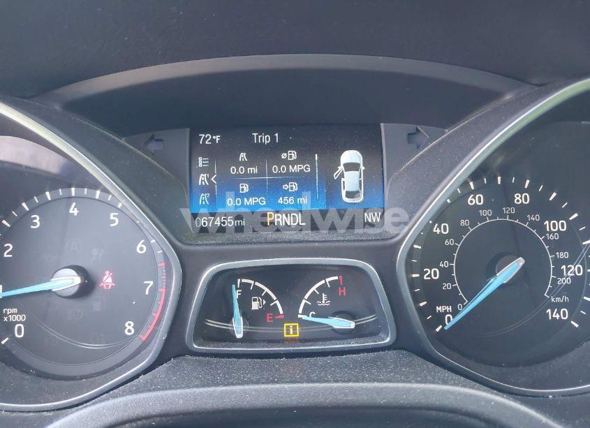 Photo 16 of 2018 Ford Focus SE (VIN 1FADP3F26JL214102)