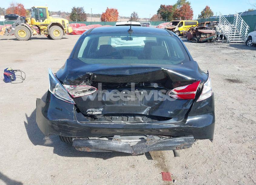 Photo 17 of 2018 Ford Focus SE (VIN 1FADP3F26JL214102)