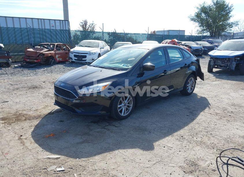 Photo 2 of 2018 Ford Focus SE (VIN 1FADP3F26JL214102)