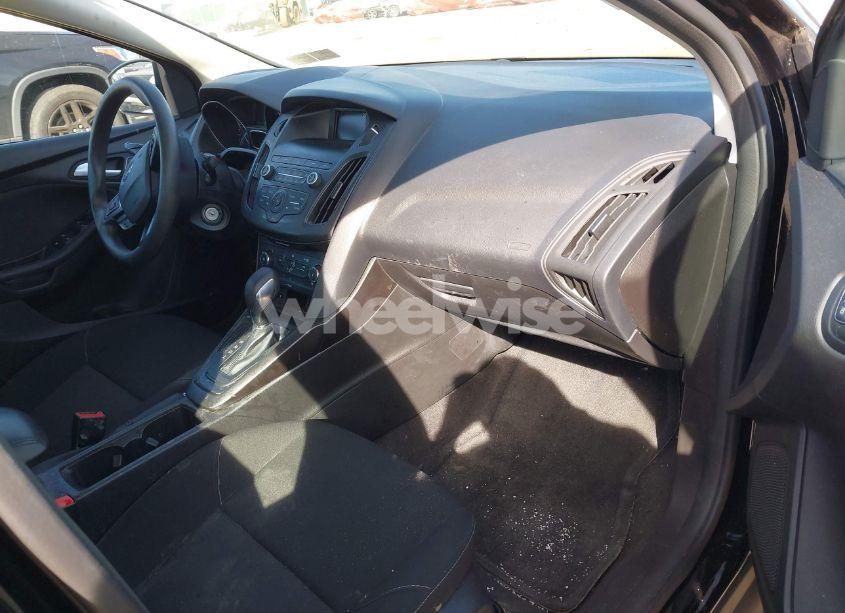 Photo 5 of 2018 Ford Focus SE (VIN 1FADP3F26JL214102)