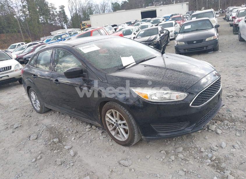 2018 Ford Focus SE (VIN 1FADP3F26JL214245) main photo