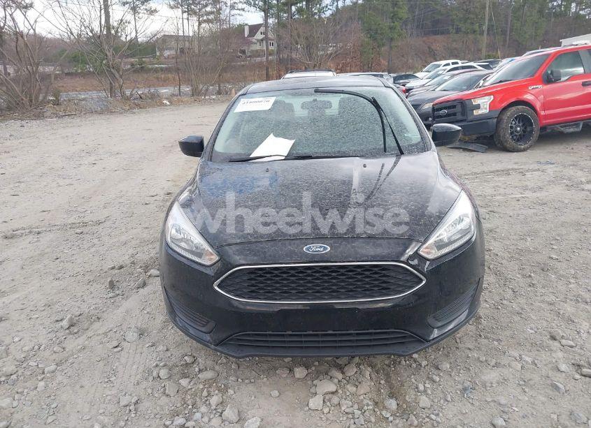 Photo 12 of 2018 Ford Focus SE (VIN 1FADP3F26JL214245)