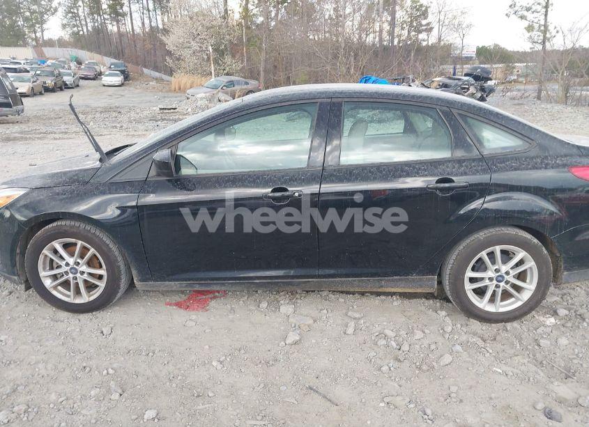 Photo 14 of 2018 Ford Focus SE (VIN 1FADP3F26JL214245)