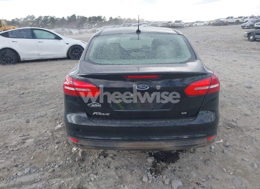 Photo 16 of 2018 Ford Focus SE (VIN 1FADP3F26JL214245)