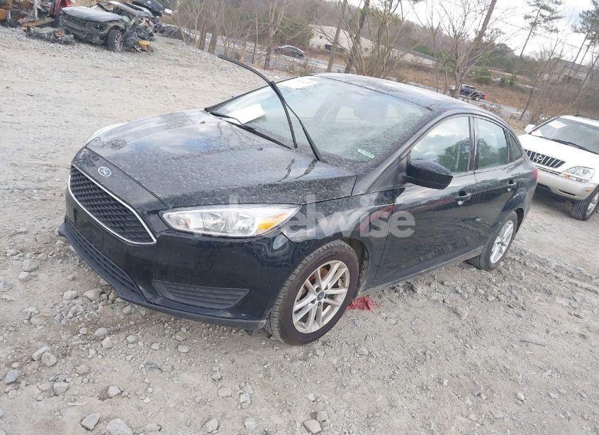 Photo 2 of 2018 Ford Focus SE (VIN 1FADP3F26JL214245)