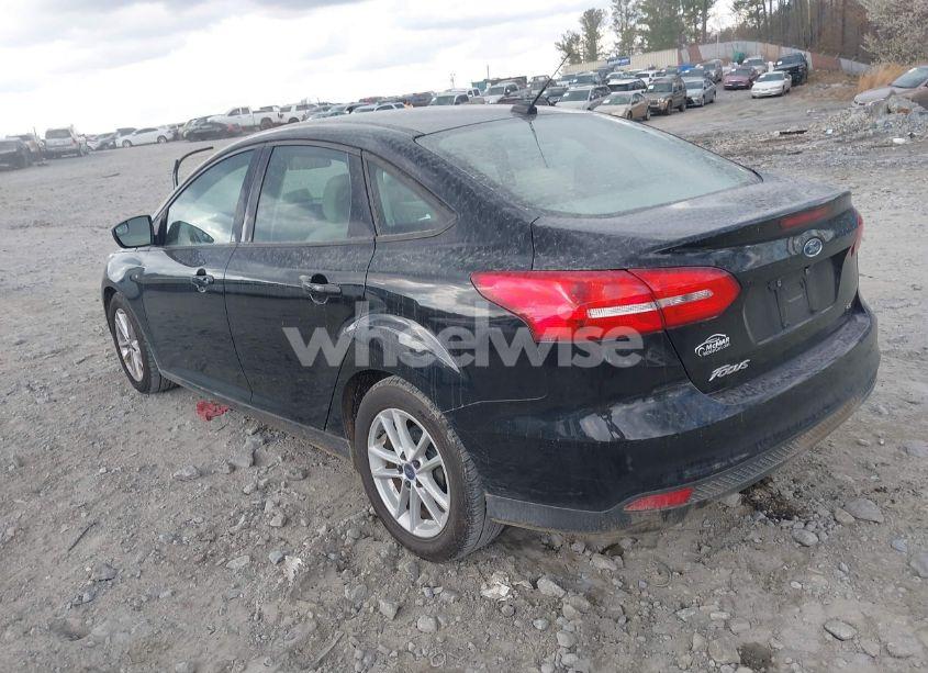 Photo 3 of 2018 Ford Focus SE (VIN 1FADP3F26JL214245)