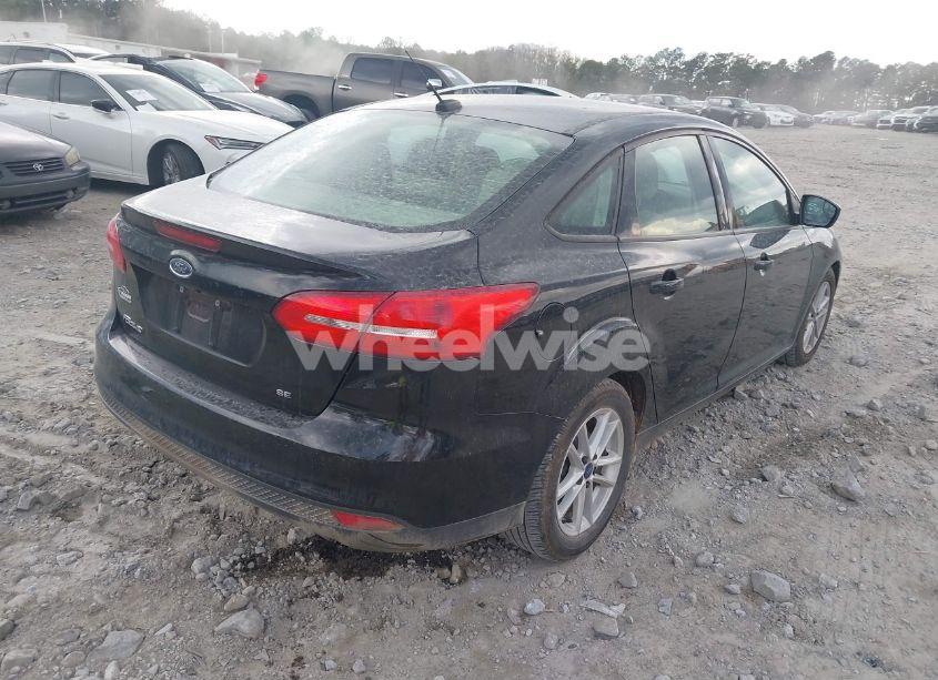 Photo 4 of 2018 Ford Focus SE (VIN 1FADP3F26JL214245)