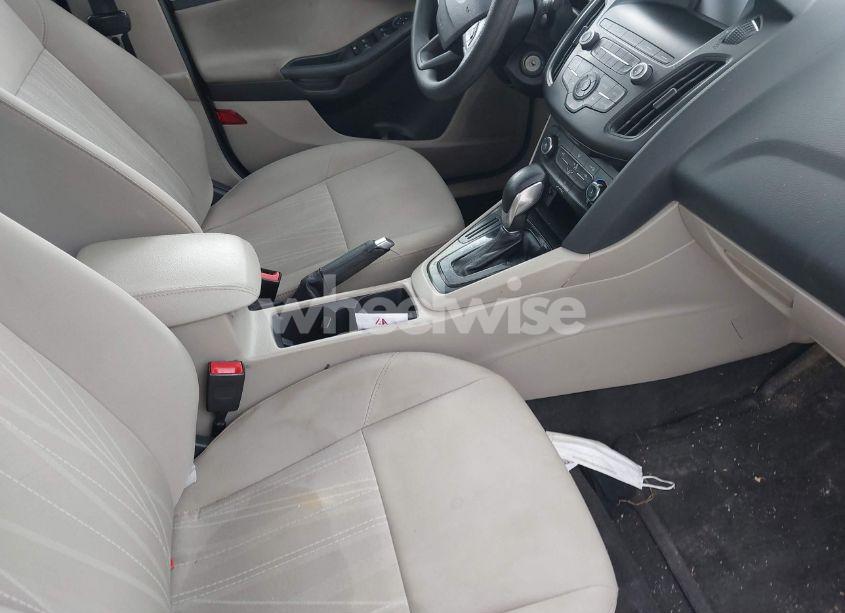 Photo 5 of 2018 Ford Focus SE (VIN 1FADP3F26JL214245)