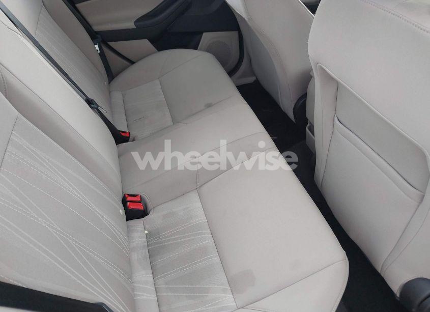 Photo 8 of 2018 Ford Focus SE (VIN 1FADP3F26JL214245)