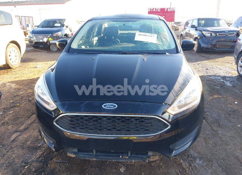 Photo 13 of 2018 Ford Focus SE (VIN 1FADP3F26JL222264)