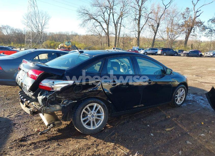 Photo 14 of 2018 Ford Focus SE (VIN 1FADP3F26JL222264)