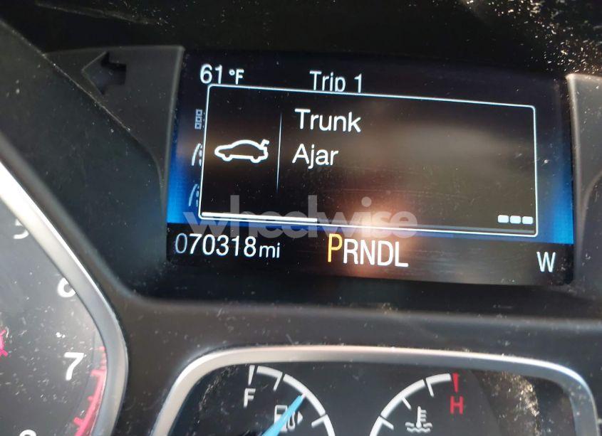 Photo 16 of 2018 Ford Focus SE (VIN 1FADP3F26JL222264)