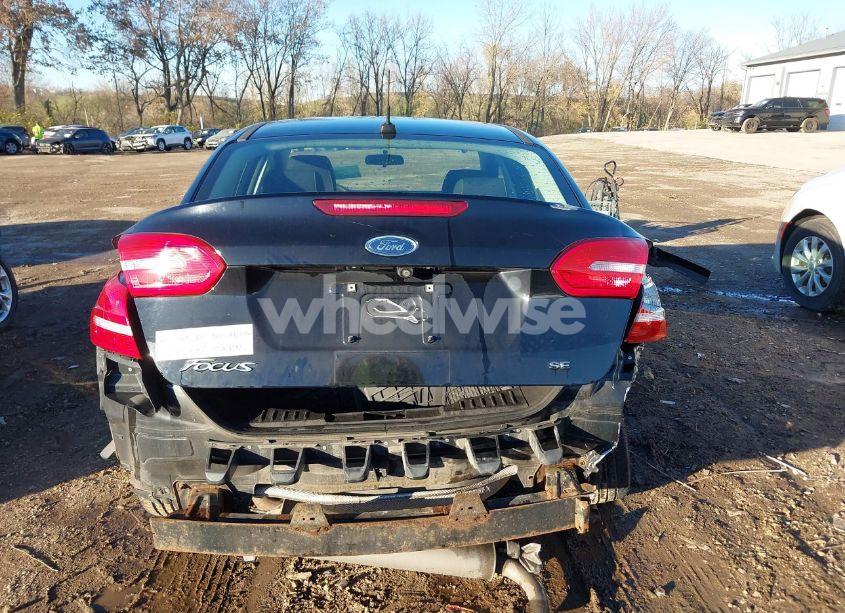 Photo 17 of 2018 Ford Focus SE (VIN 1FADP3F26JL222264)