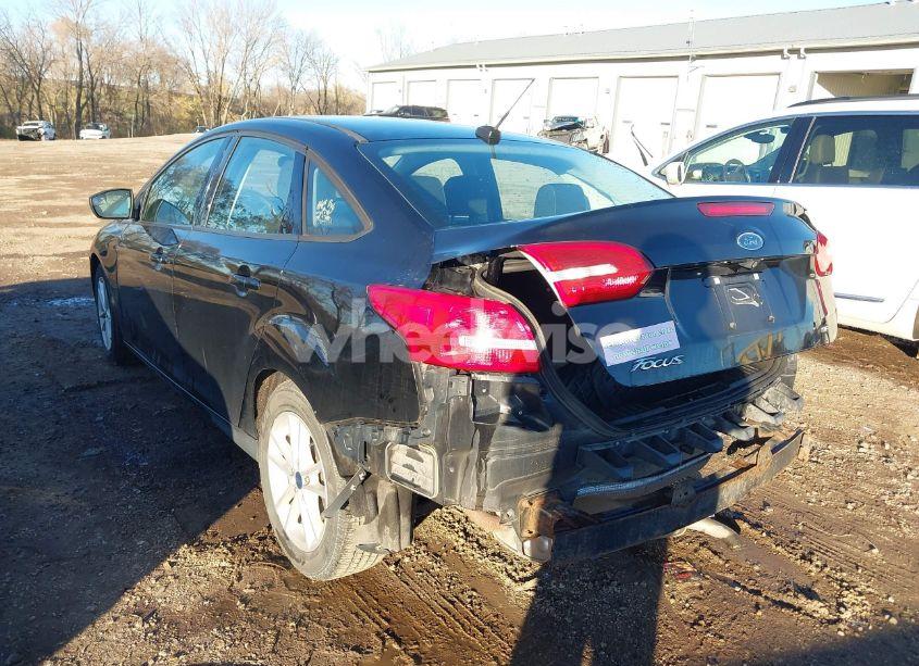 Photo 3 of 2018 Ford Focus SE (VIN 1FADP3F26JL222264)