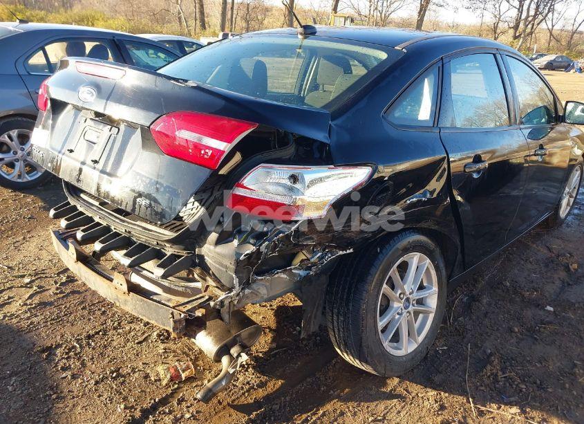 Photo 6 of 2018 Ford Focus SE (VIN 1FADP3F26JL222264)