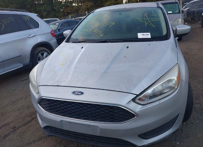Photo 11 of 2018 Ford Focus SE (VIN 1FADP3F26JL237184)