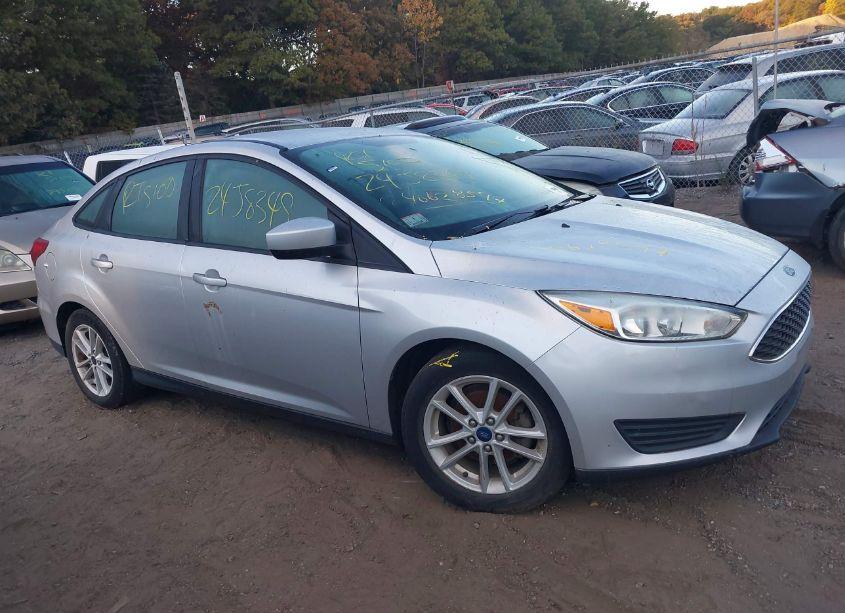 Photo 12 of 2018 Ford Focus SE (VIN 1FADP3F26JL237184)