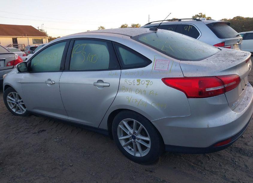 Photo 13 of 2018 Ford Focus SE (VIN 1FADP3F26JL237184)